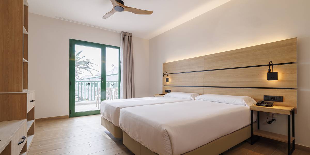 Junior suite vista piscina Hotel MYND Yaiza Lanzarote Junior suite vista piscina Hotel MYND Yaiza Lanzarote