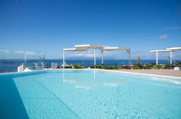 Swimming pool Hotel MYND Adeje Tenerife