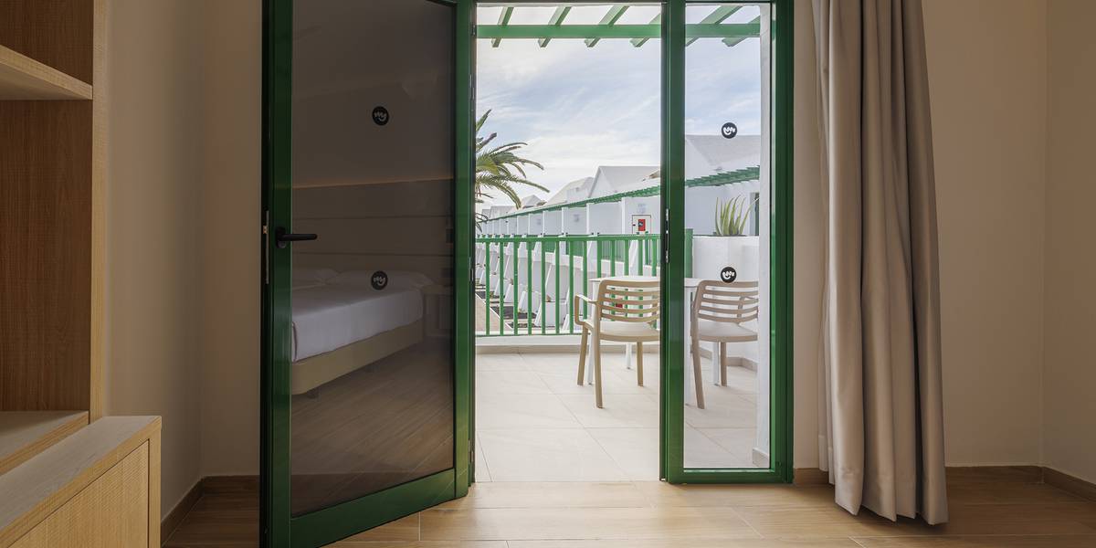 Junior suite vista piscina Hotel MYND Yaiza Lanzarote Junior suite vista piscina Hotel MYND Yaiza Lanzarote