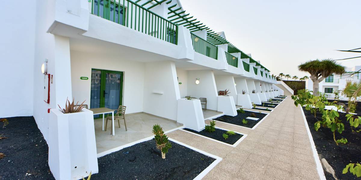 Triple superior vista piscina Hotel MYND Yaiza Lanzarote