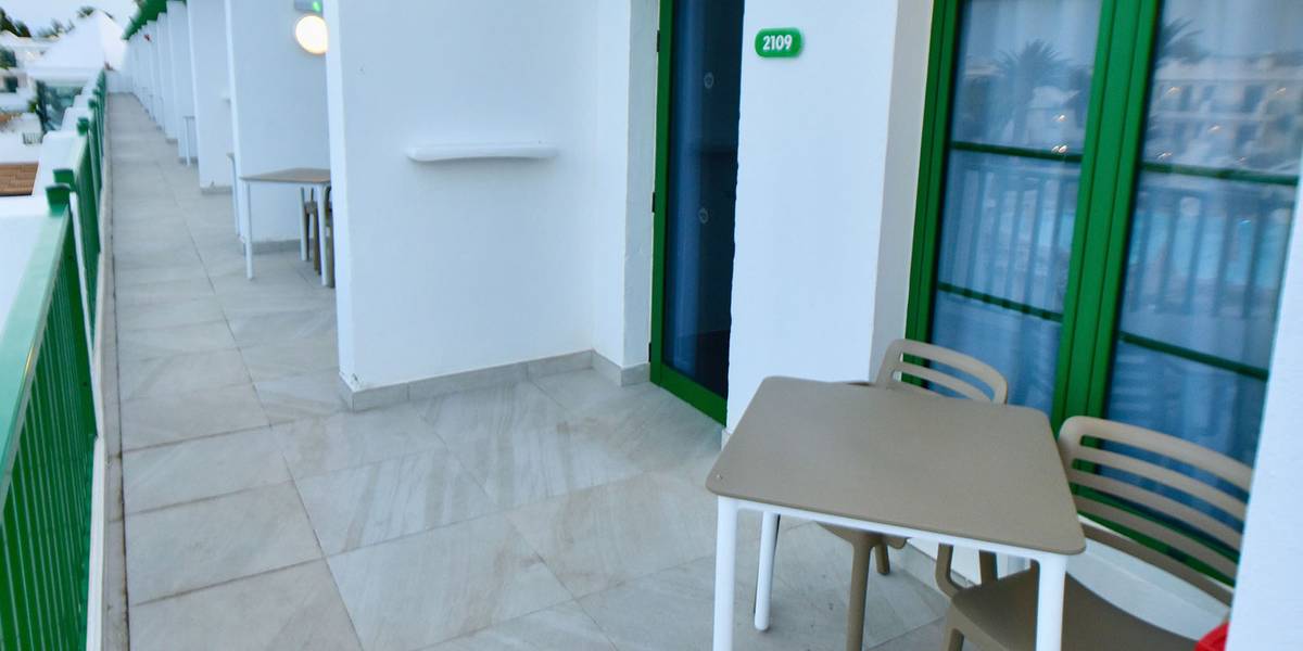 Habitación familiar vista piscina Hotel MYND Yaiza Lanzarote