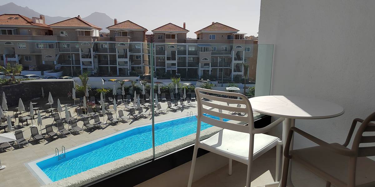 Chambre double avec vue sur la piscine Hotel MYND Adeje TÉNÉRIFFE Chambre double avec vue sur la piscine Hotel MYND Adeje TÉNÉRIFFE