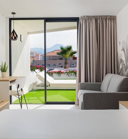 Doppelzimmer mit balinesischem bett Hotel MYND Adeje TENERIFFA