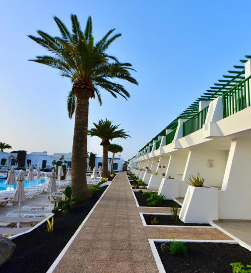 Supérieure Triple avec vue sur la piscine Hotel MYND Yaiza Lanzarote Supérieure Triple avec vue sur la piscine Hotel MYND Yaiza Lanzarote